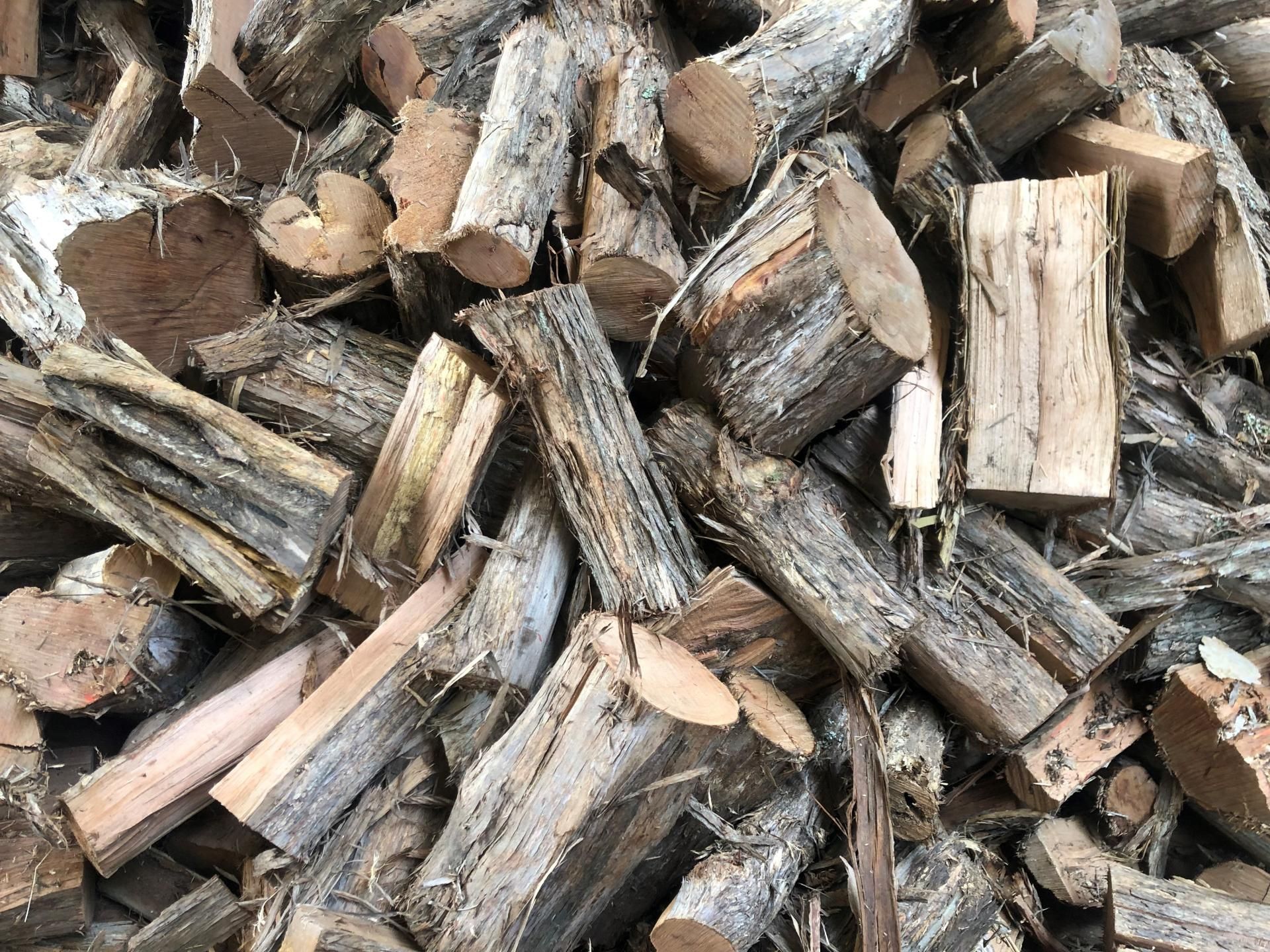Wholesale Bulk Dried Oak Firewood Online High Quality Hardwood Logs for Home Heating Outdoor BBQ Fireplace Stove